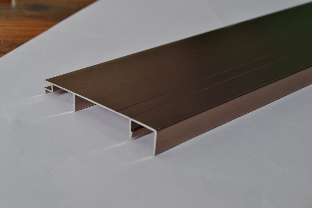 鋁合金踢腳線，巧藝牌92